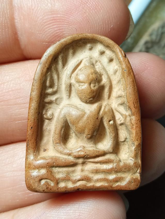 พระซุ้มกอเนื้อน้ำตาลแมีแร่ดอกมะขามจัดจ้านผิวพระแห้งตึงมันๆๆเลยคะ