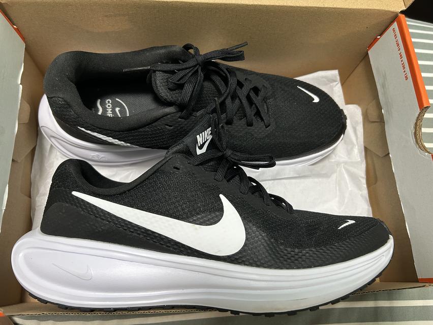 รองเท้าวิ่ง nike revolution 8