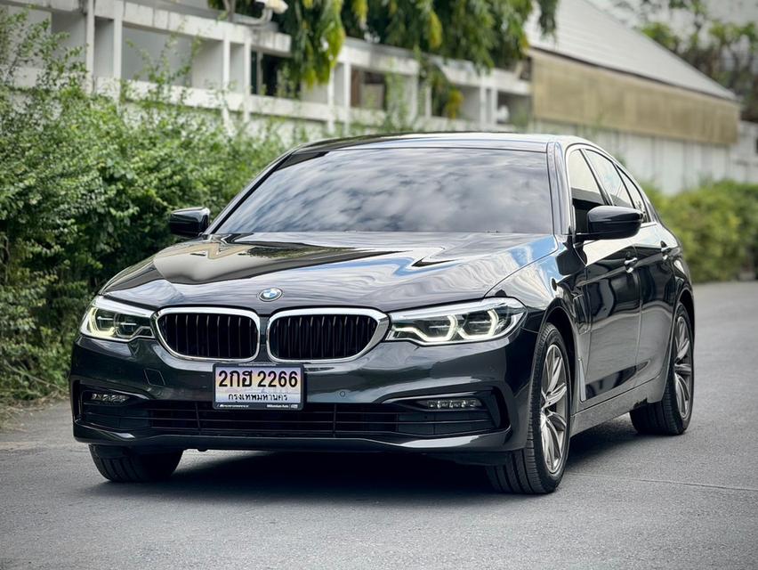 Bmw 530e Elite ปี 2020 วิ่ง 5x,xxx km  Bsi : 28/7/2026 (120,000 km)  Warranty: 28/7/2025 (200,000 km) 