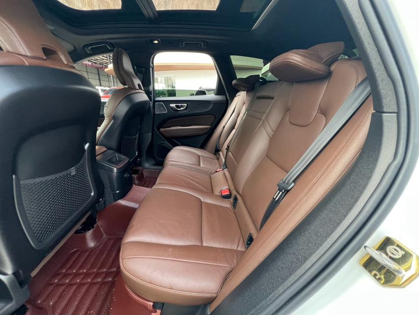 VOLVO XC60, 2.0 RECHARGE T8 R-DESIGN AWD ปี 2021 โฉม ปี14-ปัจจุบัน สีขาว รูปที่ 12