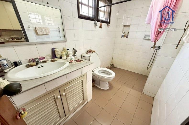 ขายบ้านเดี่ยว 2 ชั้น 122 ตารางวา ซอยนวมินทร์ 42 ใกล้รถไฟฟ้า-ทางด่วนรามอินทรา 9