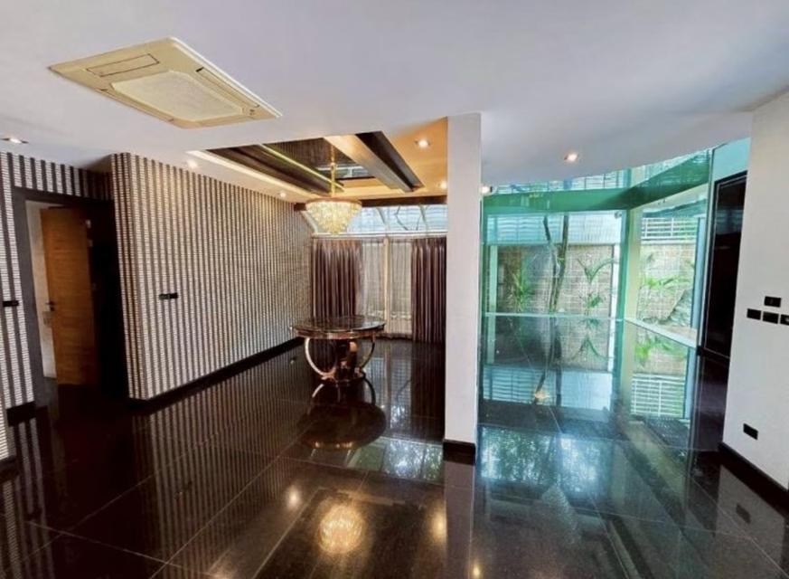 ขายบ้านหรู 3 ชั้น โครงการบางกอกบลูเบอวาร์ด เกษตรนวมิทร์ ตรงข้ามร.ร เลิศหล้า 2