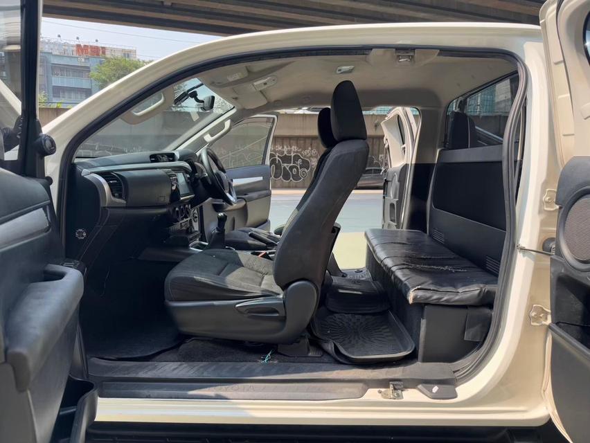 Toyota Hilux Revo Smart Cab 2.4 Entry MT ปี 2021 9