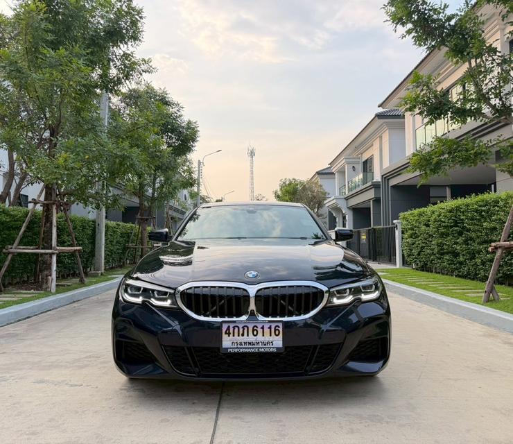 BMW 330Li M Sport ปี 2022Mileage 50,000 Km. (สี Carbon black ดำประกายน้ำเงิน) รูปย่อยที่ 2