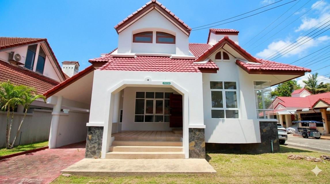 ขายบ้านเดี่ยว 2 ชั้น 64 ตร.วา 4 ห้องนอน รีโนเวทใหม่ทั้งหลัง โครงการไพน์เนอรี่พาร์คบีช ติดหาดสวนสน ระยอง 1