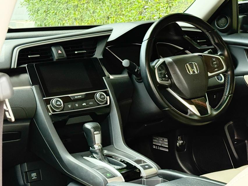 2018 HONDA CIVIC FC 1.8 EL รถมือเดียวออกป้ายแดง รถวิ่งน้อย เข้าศูนย์ทุกระยะ ไม่เคยมีอุบัติเหตุครับ 12