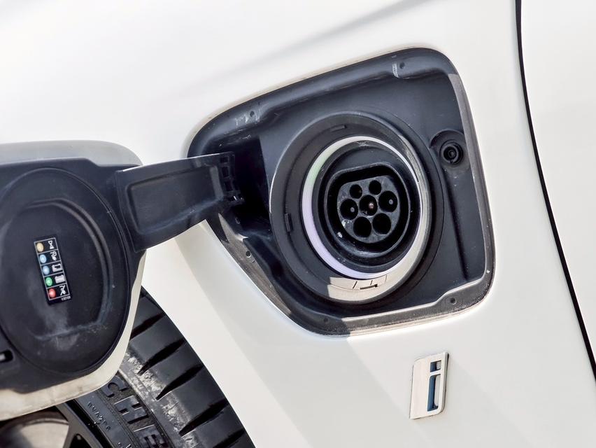 BMW 330e 2.0 Sport F30 Plug-in Hybridปี 2018 (จดปี 2019) รูปที่ 11