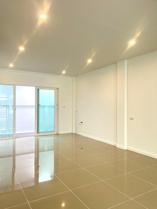 ทาวน์เฮ้าส์รีโนเวทแล้ว ศุภาลัยเบลล่าคลอง 6 ลำลูกกา ราคา 1.89 ล. 3