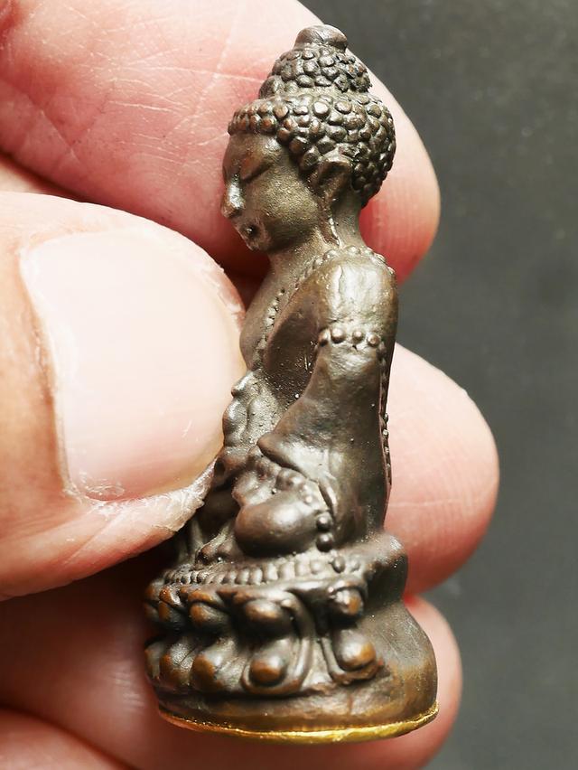 พระกริ่งชินบัญชร หลวงปู่ทิม วัดละหารไร่ ปี 2517...ก้นทองคำ ตอกโค๊ตเลข ๑๙ และโค๊ตศาลา 10