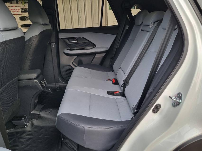 Toyota Yaris Cross 1.5 Hybrid Premium Luxury 2025  13