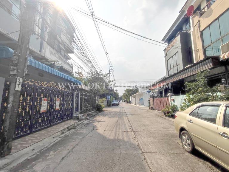 ทาวน์โฮม 4.5 ชั้น ถนนโชคชัย 4 ลาดพร้าว 18