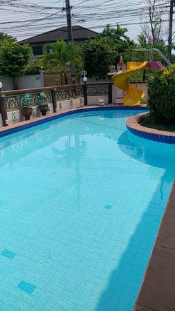 ให้เช่าบ้านเดี่ยว 2 ชั้น สระว่ายน้ำในตัว เนื้อที่ 130 ตร.ว 4ห้องนอน 3ห้องน้ำ แอร์ เฟอร์ครบ ถนนรามคำแหง เขตสะพานสูง ราคาเช่า 42,000 บ/ด 1