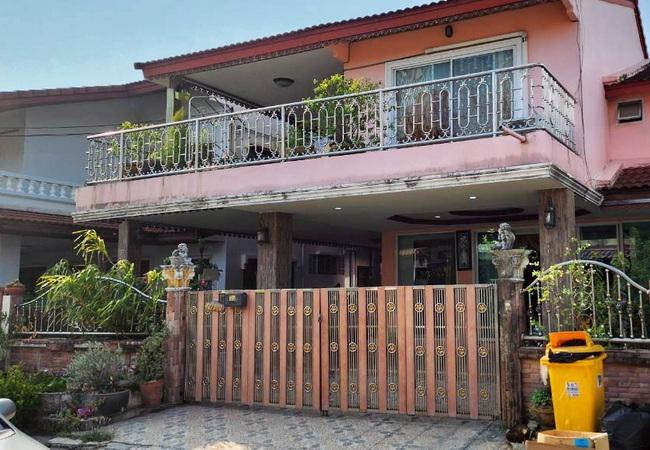 ขายบ้านแฝด หมู่บ้านเกร็ดแก้ว การ์เด้น 3 เนื้อที่ 42 ตร.ว. 2 ชั้น 3 นอน 3 น้ำ ทำเลดี 2