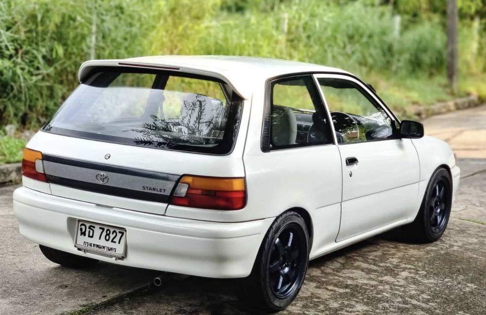 Toyota Starlet EP82 สีขาว 3