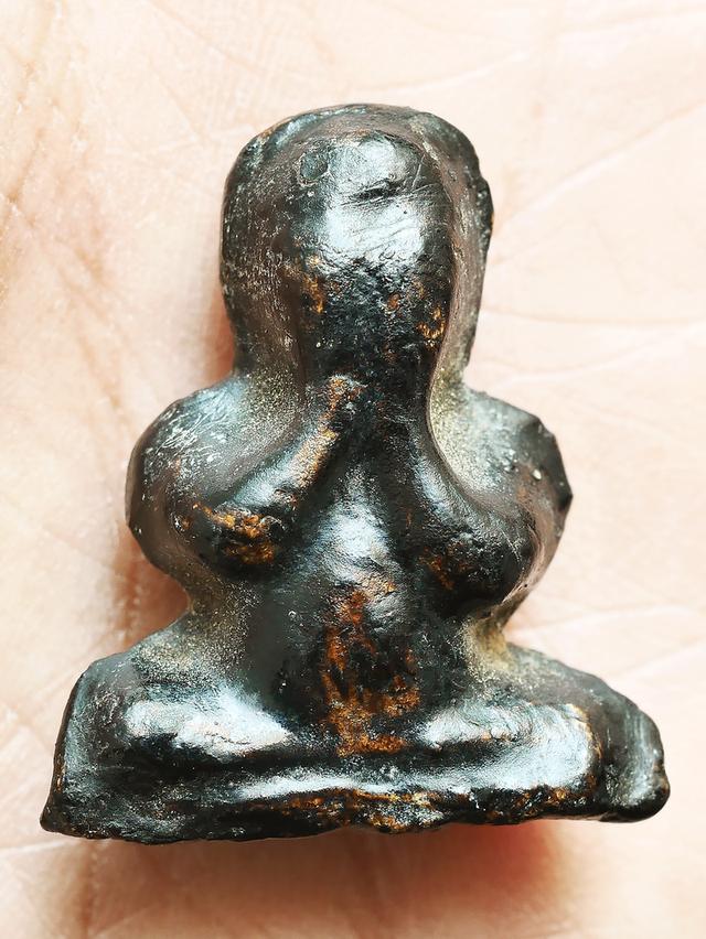 พระปิดตาหลวงพ่อทองสุข วัดสะพานสูง พิมพ์ตะพาบ....เก่า เนื้อจัดๆ 6