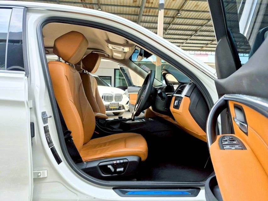 BMW 320d Iconic ปี2019 12