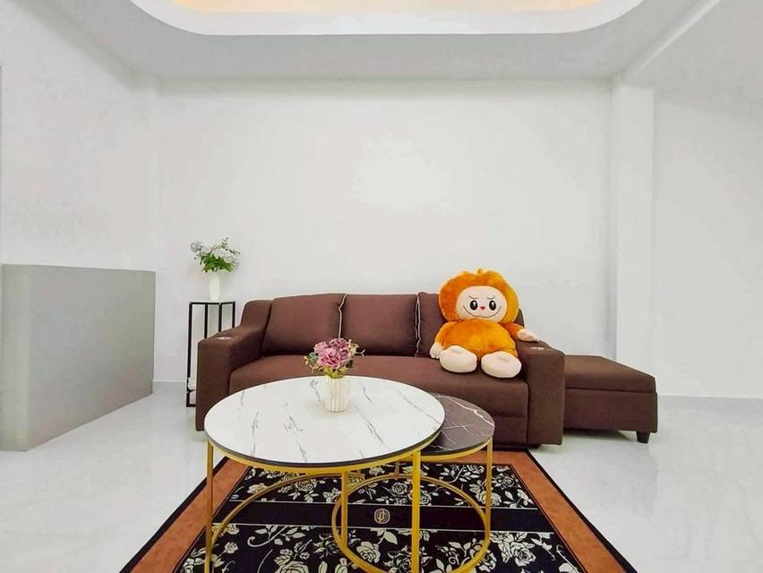ทาวน์เฮาส์ 2 ชั้น หมู่บ้านพูนสินธานี 3 ซอยเคหะร่มเกล้า 64