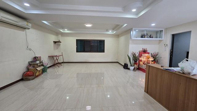 P559 ให้เช่าอาคาร 5 ชั้น ซอยประชาราษฎร์บำเพ็ญ15 ใกล้MRTห้วยขวาง1กิโลเมตร เทวลัยพระพิฆเนศ 3