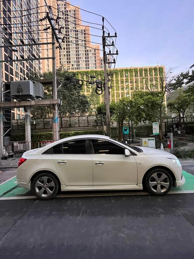 Chevrolet Cruze สีขาวสภาพดี 2