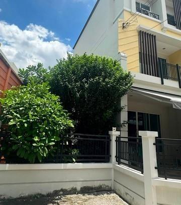 ให้เช่าและขาย ทาวน์โฮม 3 ชั้น หลังมุม ซอยลาดปลาเค้า79 หมู่บ้าน บ้านกลางเมือง Urbanion เกษตรนวมินทร์ 2 1