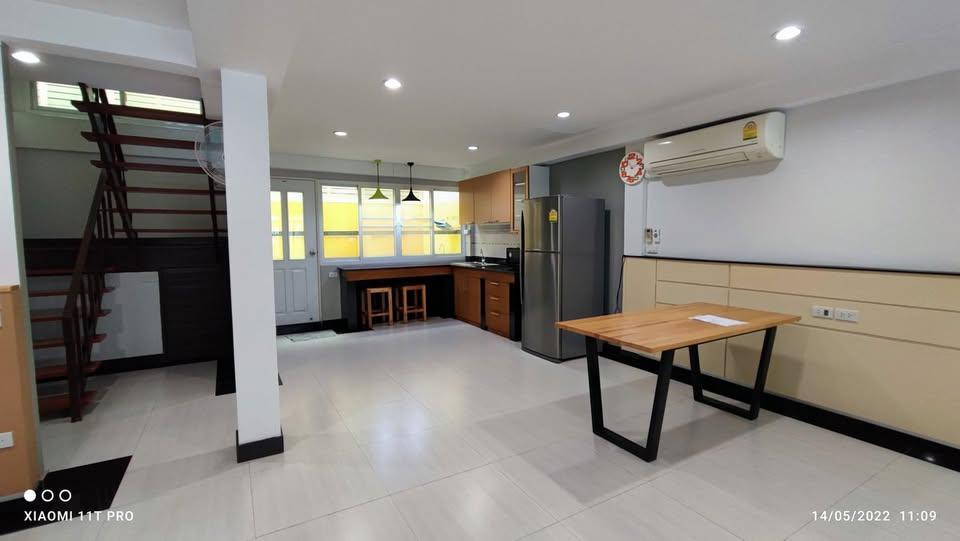 MTR124 ทำเลดีทองหล่อ! ให้เช่าทาวน์โฮม ซอยสุขุมวิท 36 เพียง 900 ม. ถึง BTS ทองหล่อ 3 นอน 2 น้ำ เชื่อมต่อพระราม 4 สะดวก ใกล้ Emporium 8