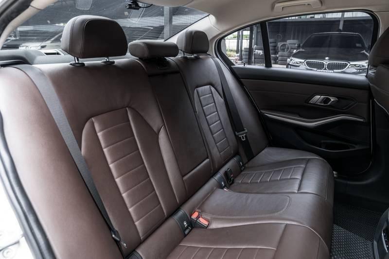 (แจ้งรหัสรถ 67GG3935) BMW 320d MSport LCi Look G20 2021 รูปที่ 11