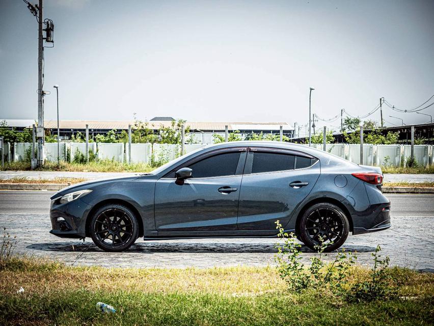 Mazda3 2.0 SP ปี 2015 สีเทา ตัวท๊อป รถสวยสภาพดี 9