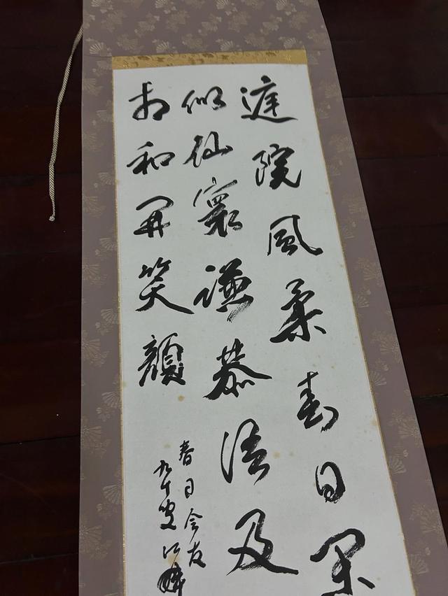 ศิลปะภาพเขียนภาพเขียนภูกันจีนเก่า ขอบผ้าไหม แกนไม้ 2