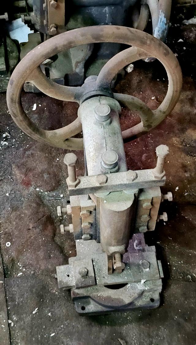 แท่นปั๊มพวงมาลัย 16 นิ้ว มี 5 ตัว