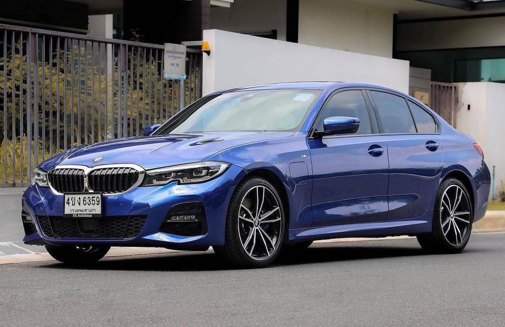 BMW 330e M Sport ปี 2021 ไมล์ 12x,xxx โล สามารถวิ่งด้วยระบบไฟฟ้า 60 โล รูปย่อยที่ 3