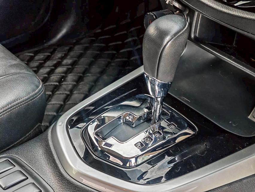 2023 NISSAN NAVARA 2.3V 4ประตู CALIBRE 8