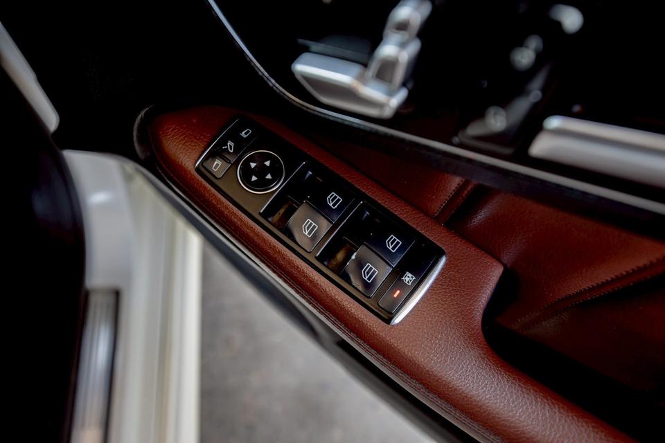 Benz E300 AMG  Bluetec ปี 2013 สีขาว มือเดียวป้ายแดง   14