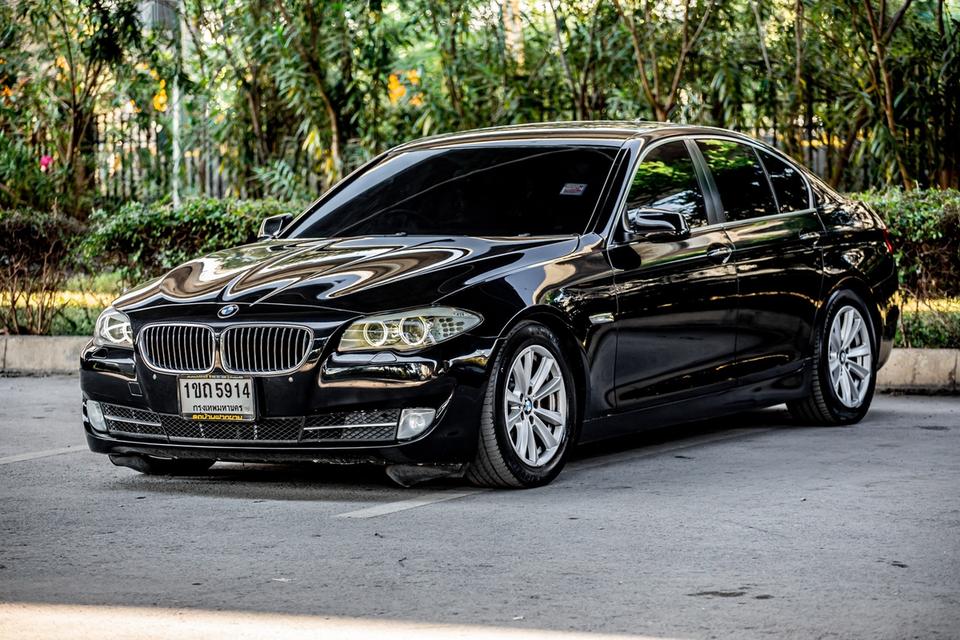 BMW 520i F10  สีดำ ปี 2013 มือเดียวป้ายแดง