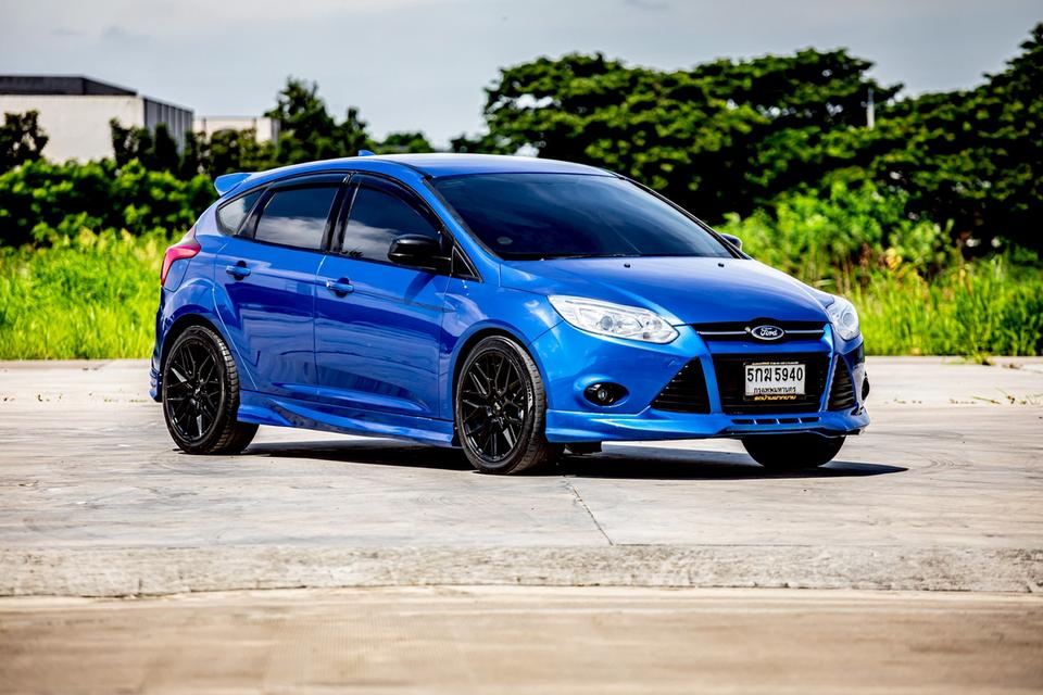 Ford focus 1.6 Sport ปี 2014  สีน้ำเงิน 5 ประตู 5