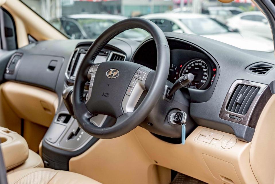 รหัสรถ NP8308 HYUNDAI H-1 2.5 DELUXE 2018 13