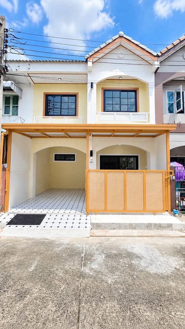 หมู่บ้านบัวทองธานี ฝั่งตรงข้ามสมบัติบุรีทาวน์เฮ้าส์  2 ชั้น  ตกแต่งใหม่พร้อมอยู่ เดินทางก็สะดวก 2
