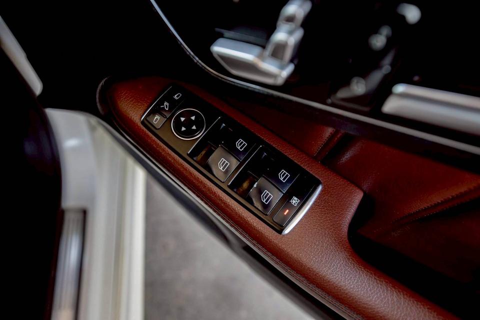 คุ้มๆ Benz E300 AMG  Bluetec ปี 2013 รถสวยมือเดียว ใช้น้อยมาก ประวัติศูนย์ครบ 11