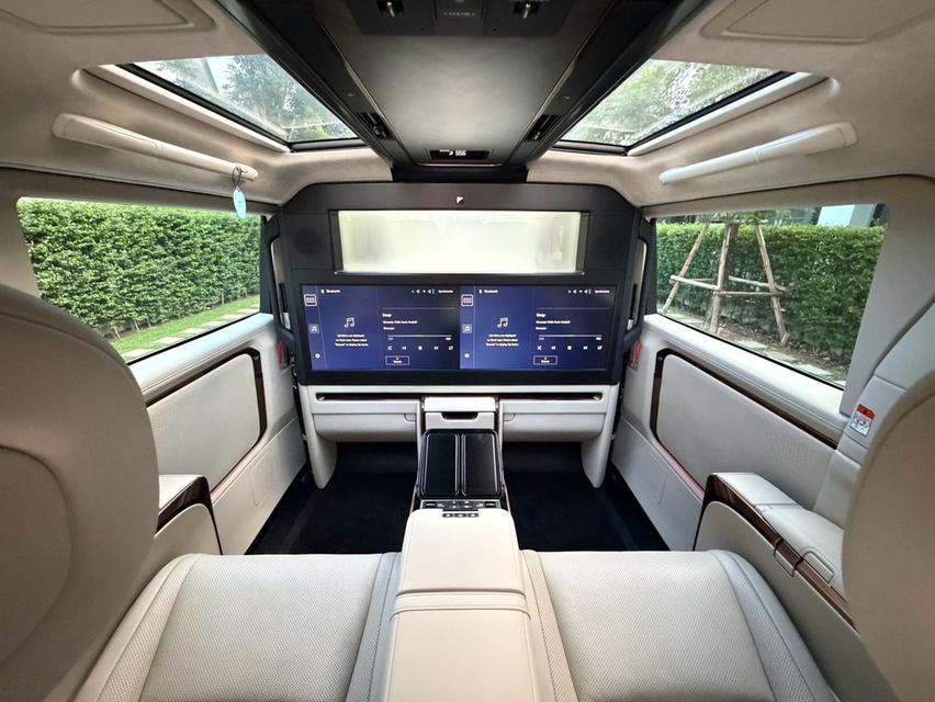 Lexus LM350h 4 ที่นั่ง สีขาว Wrap สีพิเศษ รูปที่ 9