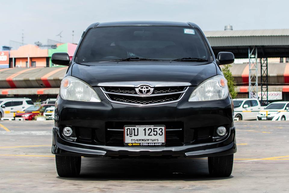  ปี 2011 Toyota Avanza 1.5E SUV 7 ที่นั่ง สีดำ 2