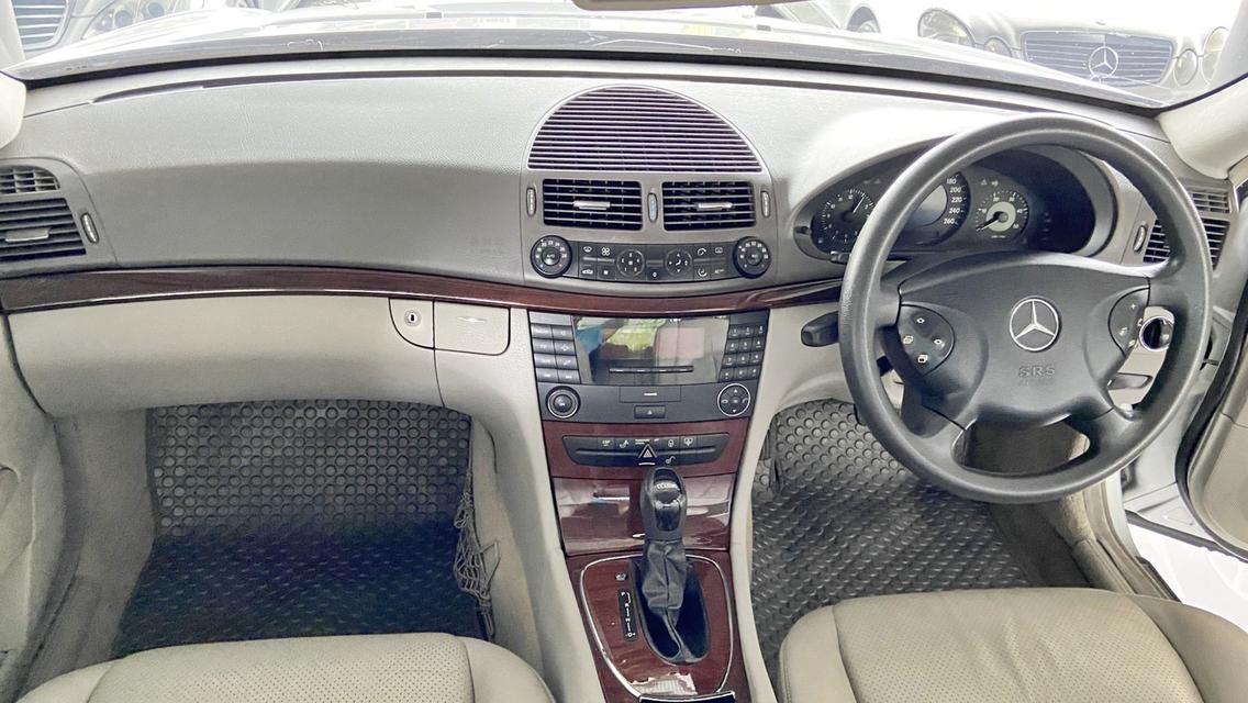 Mercedes-Benz E220CDI W211 13