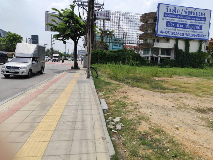 Large Land on Sale main road 13 Rais  2 Ngan 87 Wah at Near Sirithorn Hospital On Nut Road -Latkrabang 8