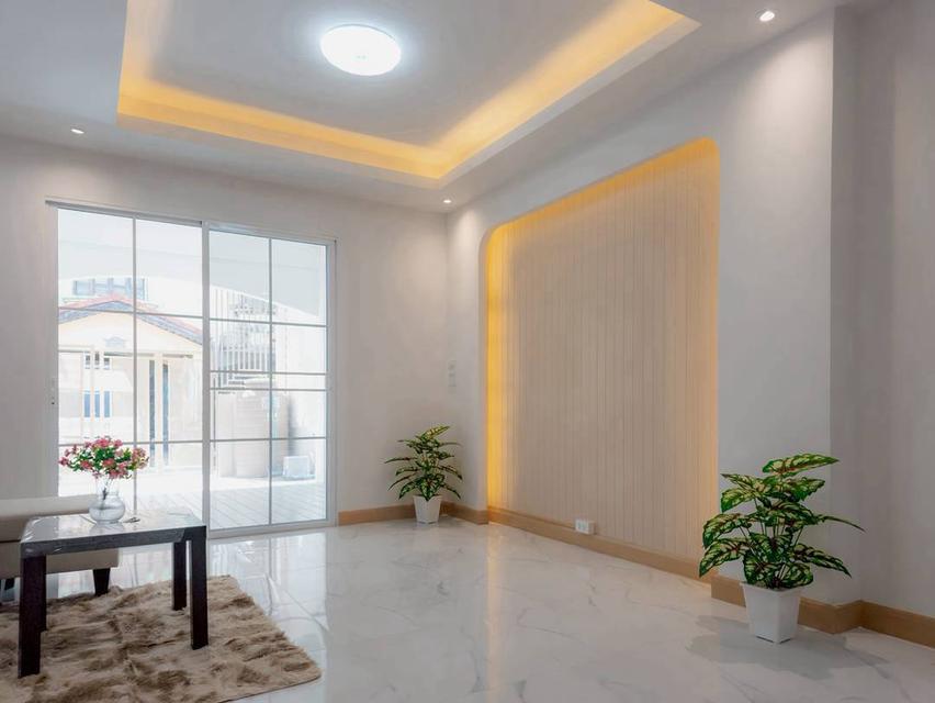ปิยวรารมย์ เฟส3 ถนนบ้านกล้วยทาวน์เฮาส์ 2 ชั้น ตกแต่งใหม่พร้อมอยู่  🪴หลังบ้านมีพื้นที่กว้าง สามารถทำเป็น ครัวเปิด, มุมนั่งชิล หรือโซน ปิ้งบาร์บีคิว ได้ 4