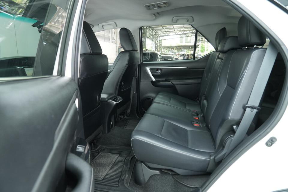 2022 TOYOTA FORTUNER 2.4 V 2WD SUV สีขาว เลขไมล์ 74065 กม. 15