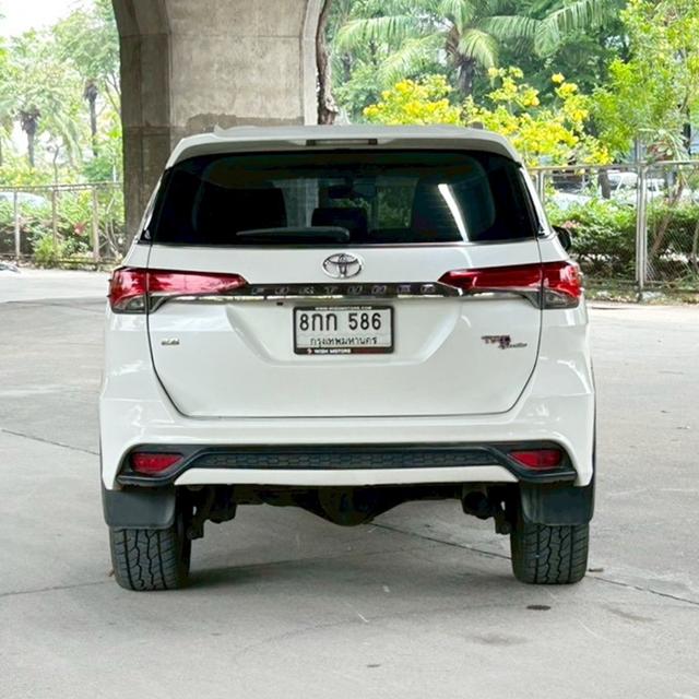 2018 Toyota Fortuner 2.8 TRD Sportivo 2WD AT รถสวย มือเดียว ป้ายแดง รูปที่ 6