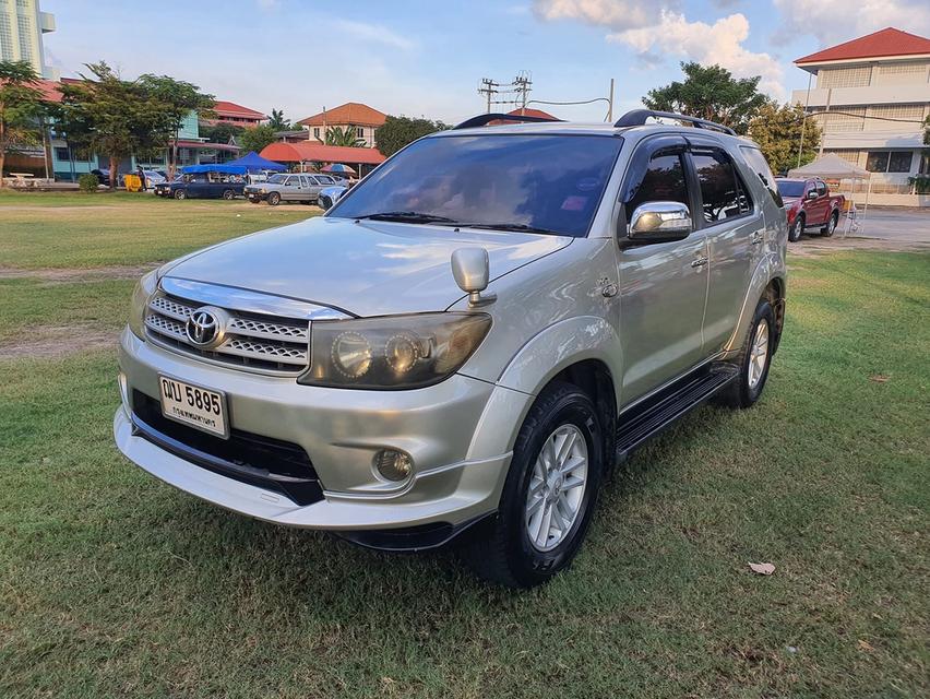 Toyota Fortuner ปี 2010 เครื่องเบนซิน 2.7 Auto