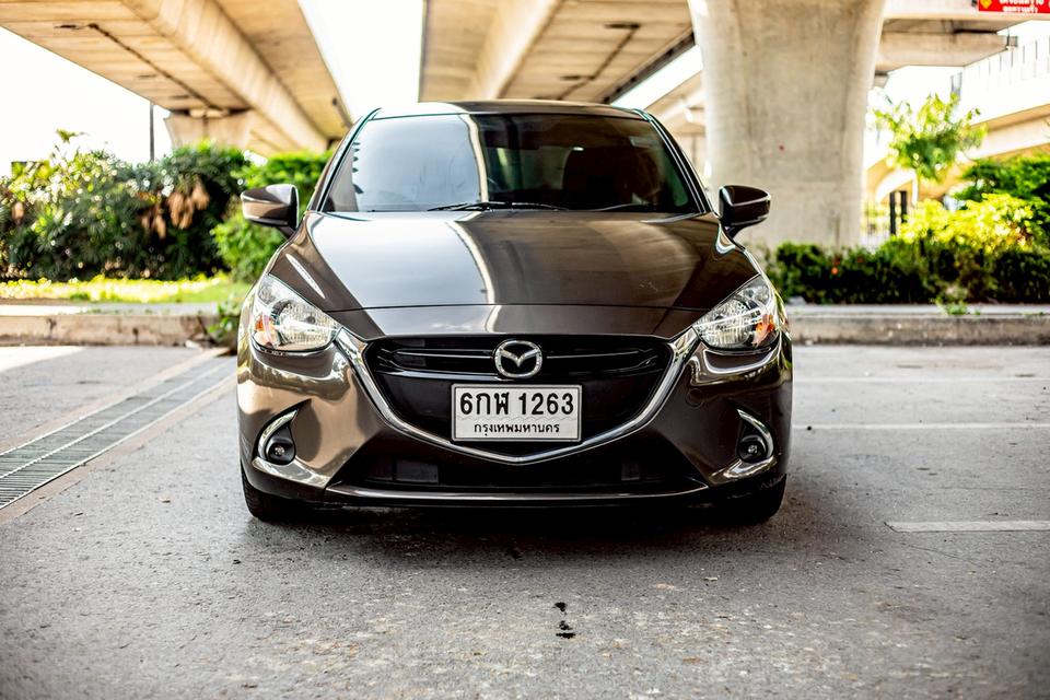 Mazda2 1.3 HighConnect Sport ปี 2017 สีน้ำตาล มือเดียวป้ายแดง