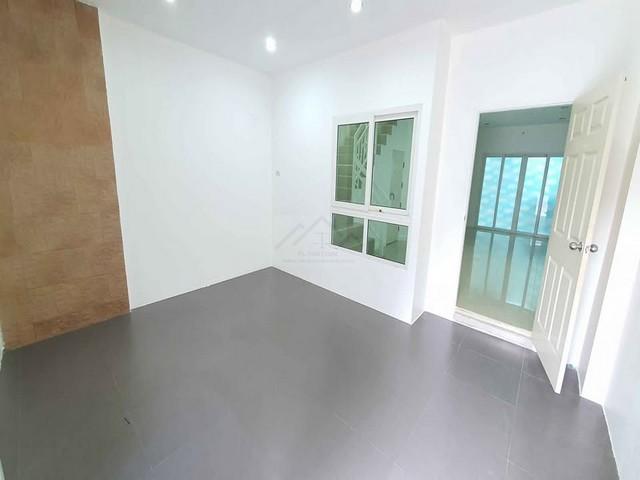 ให้เช่าทาวน์โฮม 3 ชั้น 4 ห้องนอน โฮม อินทาวน์ พหลโยธิน 73 หลังหัวมุม ใกล้สถานีรถไฟฟ้าสถานี คปอ. ตลาดนัดเซฟวัน