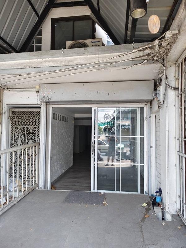 ขายอาคารพาณิชย์ ปากซอยประชาอุทิศ 127 ใกล้บิ๊กซี ติดถนนใหญ่ ทำเลศักยภาพสูง โทร 063-365-9464 3