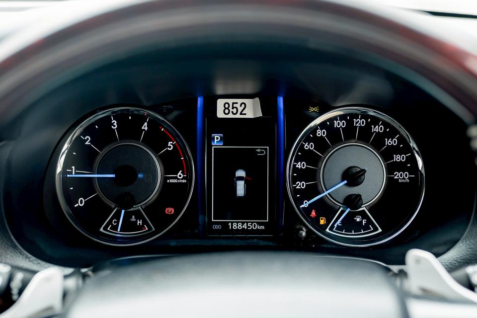 Toyota Fortuner 2.4V ปี19จด21 8