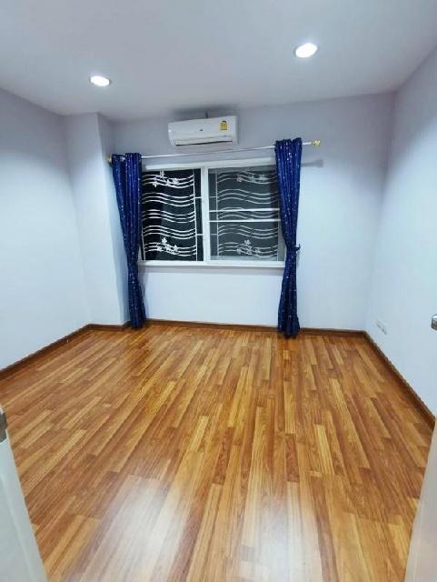 ให้เช่าทาวน์โฮม 18 ตร.วา.220 ตร.ม. 3ชั้น MRTแคราย 1.4 กม.3นอน 4น้ำ MRTสนามบินน้ำ 1.1กม.พร้อมเฟอร์ 4แอร์ เดอะมอลล์ งามวงศ 5